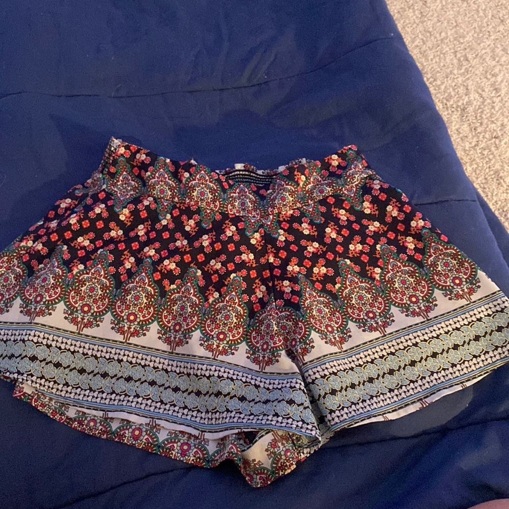 Charlotte Russe flowy shorts size small